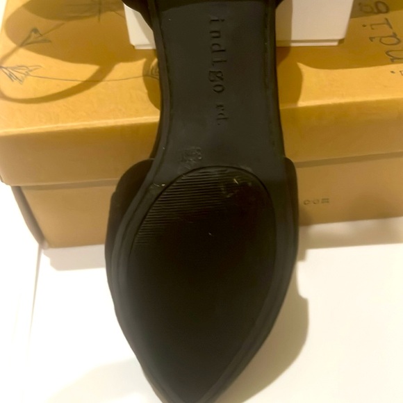 Black fabric. Indigo rd. 8 1/2. Flat - Picture 3 of 4